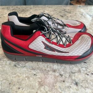 Altra Men's Red and gray instinct 3.5 innerfle size 12.5